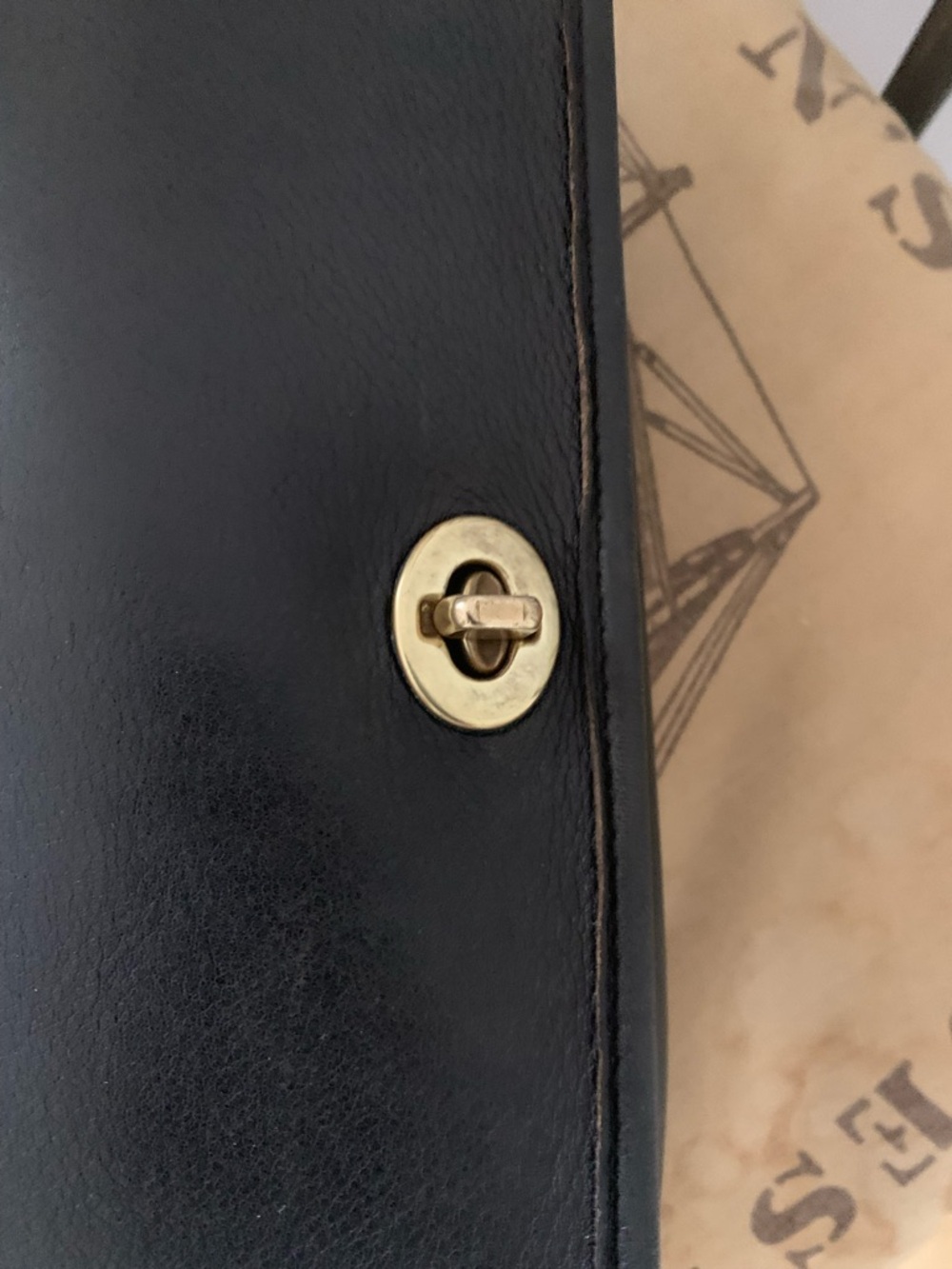 Vintage coach Black Leather Crossbody Bag with Turn-Lock Closure - Picture 3 of 16